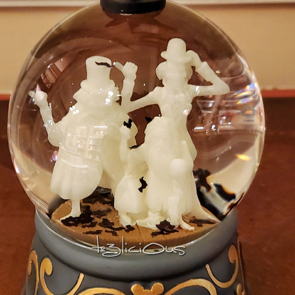 DISNEY PARKS HITCHHIKING GHOST MUSICAL SNOWGLOBE - Picture 3 of 7